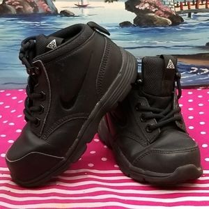 NWOT Nike toddler shoes size 10c